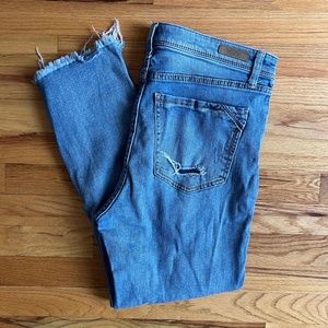 Buckle Black Women's Fit No. 53 High Rise Ankle Distressed Jeans size 31